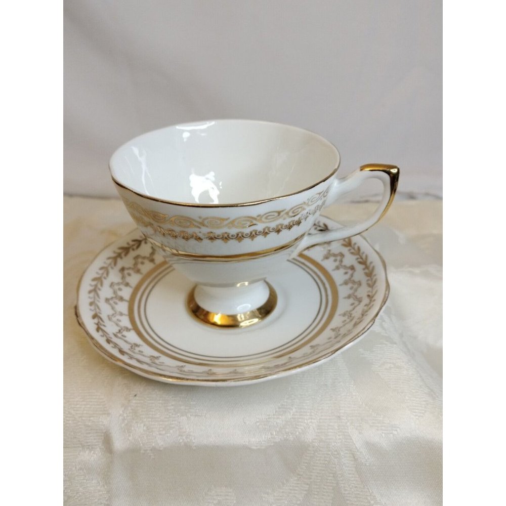 CrownFord Fotted Tea Cup & Saucer White W/Gold Trim Fine Bone China M/England